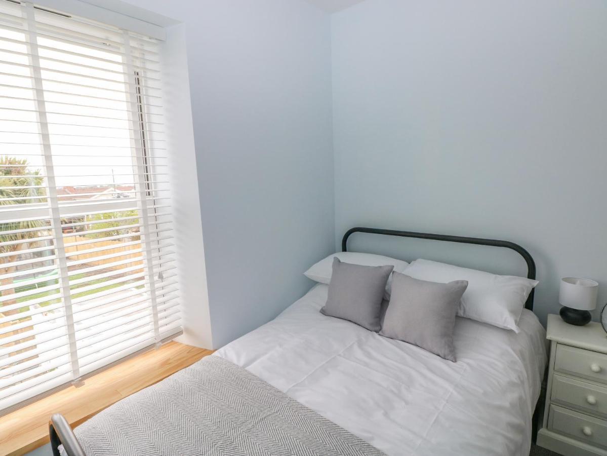54 Pencoed Road Villa Бъри Порт Екстериор снимка