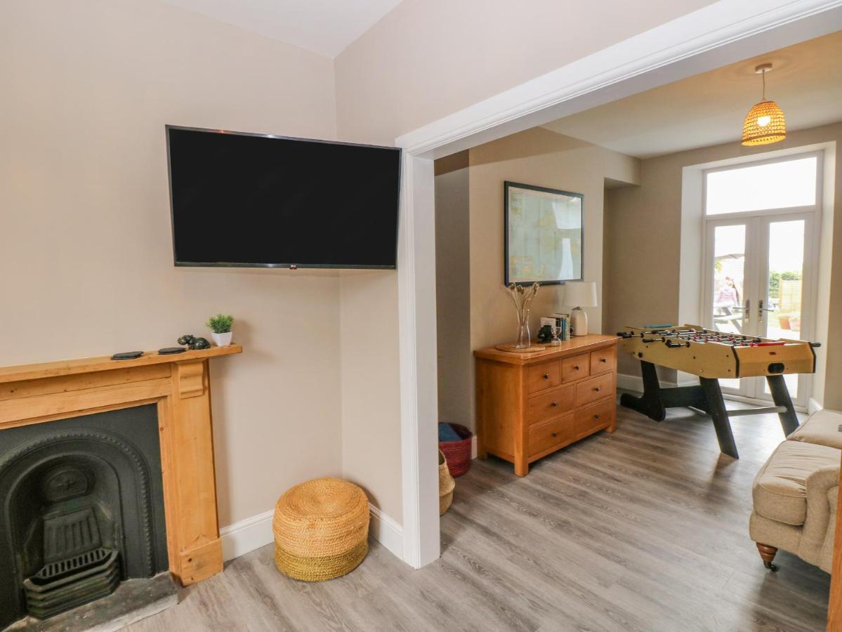 54 Pencoed Road Villa Бъри Порт Екстериор снимка