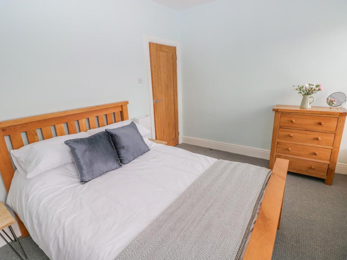 54 Pencoed Road Villa Бъри Порт Екстериор снимка