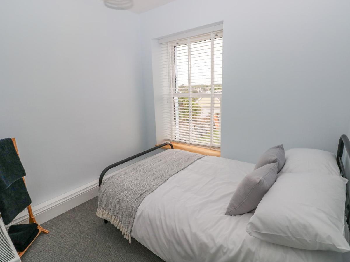 54 Pencoed Road Villa Бъри Порт Екстериор снимка
