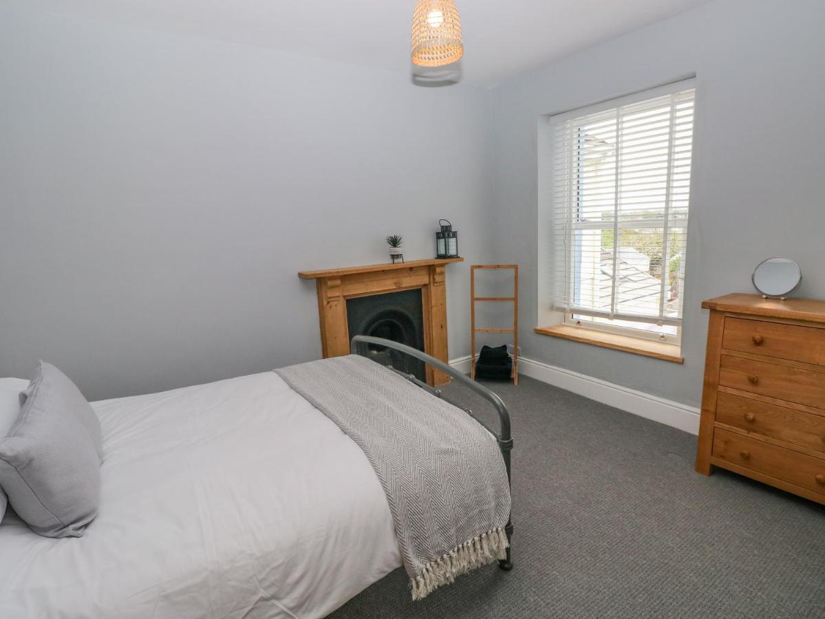 54 Pencoed Road Villa Бъри Порт Екстериор снимка
