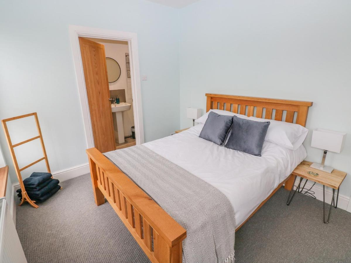 54 Pencoed Road Villa Бъри Порт Екстериор снимка